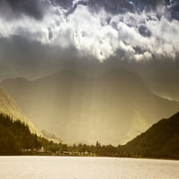 Sunčeva svjetlost blistala kroz oblake u užarena dolina; Argyll Scotland Poster Print