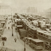 Prometna gužva na mostu Blackfriars, London, Engleska 1930-ih. Iz priče o događajima u slikama objavljenim