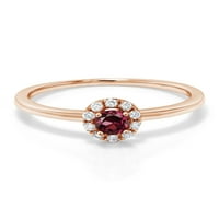 Gem Stone King 0. CT okrugli crveni rodolite Garnet G-H Lab Grown Diamond 10k Rose Gold Ring