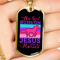 Ova djevojka radi na Isusu i konjima konja od nehrđajućeg čelika ili 18K zlatni pas 24 lanac