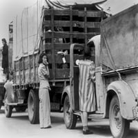 Kamioni koji uklanjaju japansku Amerikanku i njihovu prtljagu iz istorije Redondo plaže