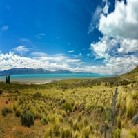 Pogled na jezero sa planinama u pozadini, Lago Argentino, provincija Santa Cruz, Patagonija, Argentina